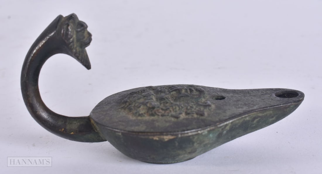 A 19TH CENTURY GRAND TOUR BRONZE BACCHUS MASK OIL LAMP After the Antiquity. 9.5 cm wide.: A 19TH CENTURY GRAND TOUR BRONZE BACCHUS MASK OIL LAMP After the Antiquity. 9.5 cm wide.