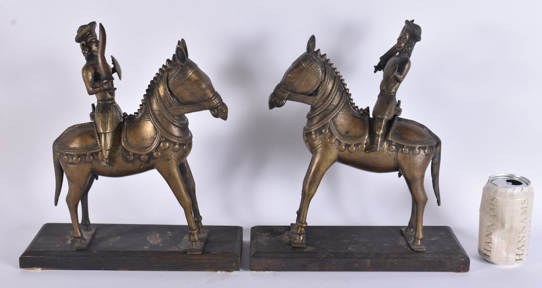 A LARGE PAIR OF 19TH CENTURY INDIAN BRONZE FIGURES ON HORSEBACK. 33 cm x 25cm. (1 of 7)