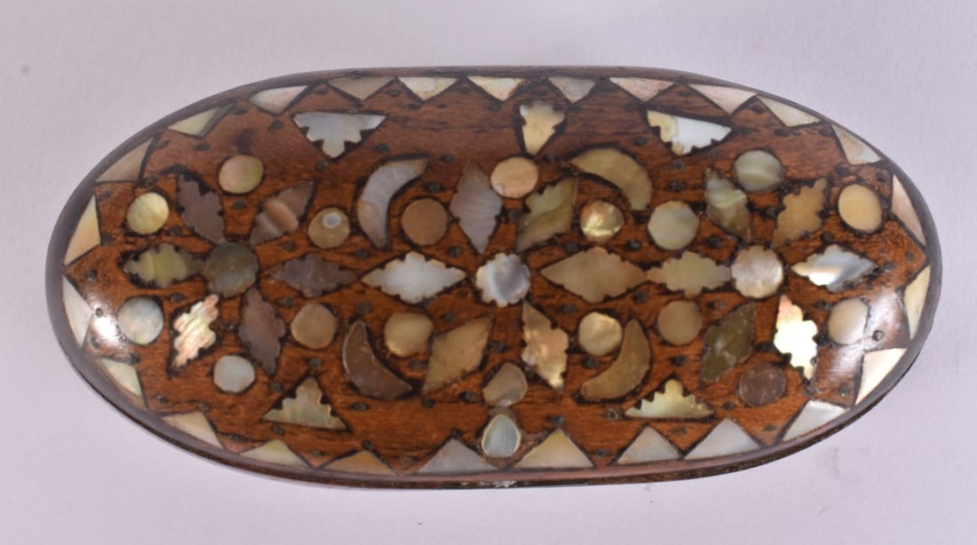 AN EARLY 19TH CENTURY TURKISH OTTOMAN MOTHER OF PEARL INLAID WOOD SNUFF BOX. 12 cm x 5 cm.: AN EARLY 19TH CENTURY TURKISH OTTOMAN MOTHER OF PEARL INLAID WOOD SNUFF BOX. 12 cm x 5 cm.