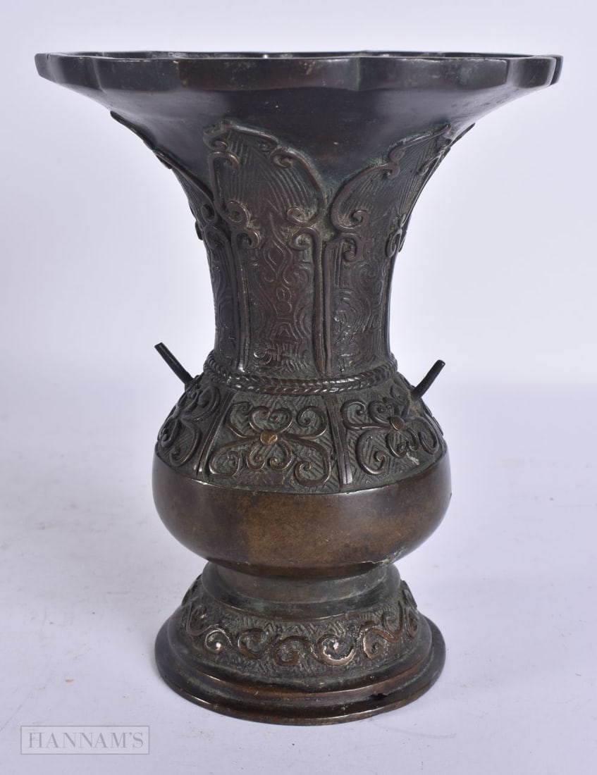 A 17TH/18TH CENTURY CHINESE BRONZE GU FORM VASE Ming/Qing. 18 cm x 13 cm. (1 of 6)