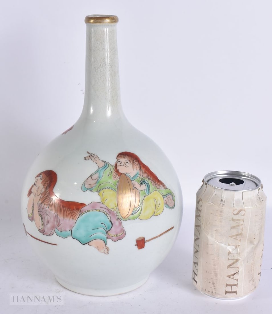 AN UNUSUAL 19TH CENTURY JAPANESE MEIJI PERIOD PORCELAIN BULBOUS FLASK painted with three figures pla (1 of 7)
