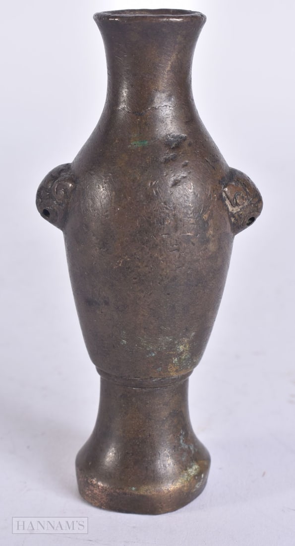 AN 18TH/19TH CENTURY CHINESE BRONZE TOOL VASE Late Qianlong/Jiaqing. 9.5 cm high. (1 of 5)