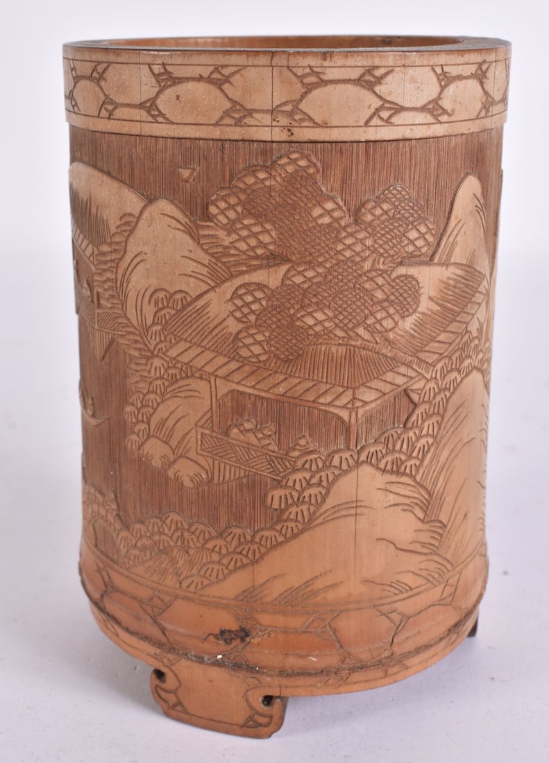 A CHINESE QING DYNASTY CARVED BAMBOO BITONG BRUSH POT. 13 cm x 8.5 cm.: A CHINESE QING DYNASTY CARVED BAMBOO BITONG BRUSH POT. 13 cm x 8.5 cm.
