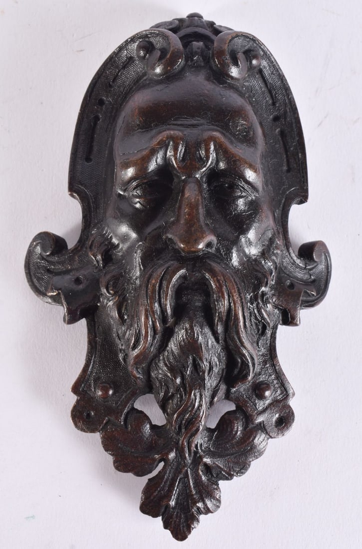 A 17TH/18TH CENTURY BRONZE RENAISSANCE TYPE MASK HEAD PLAQUE. 14.5 cm x 7.5 cm. (1 of 5)
