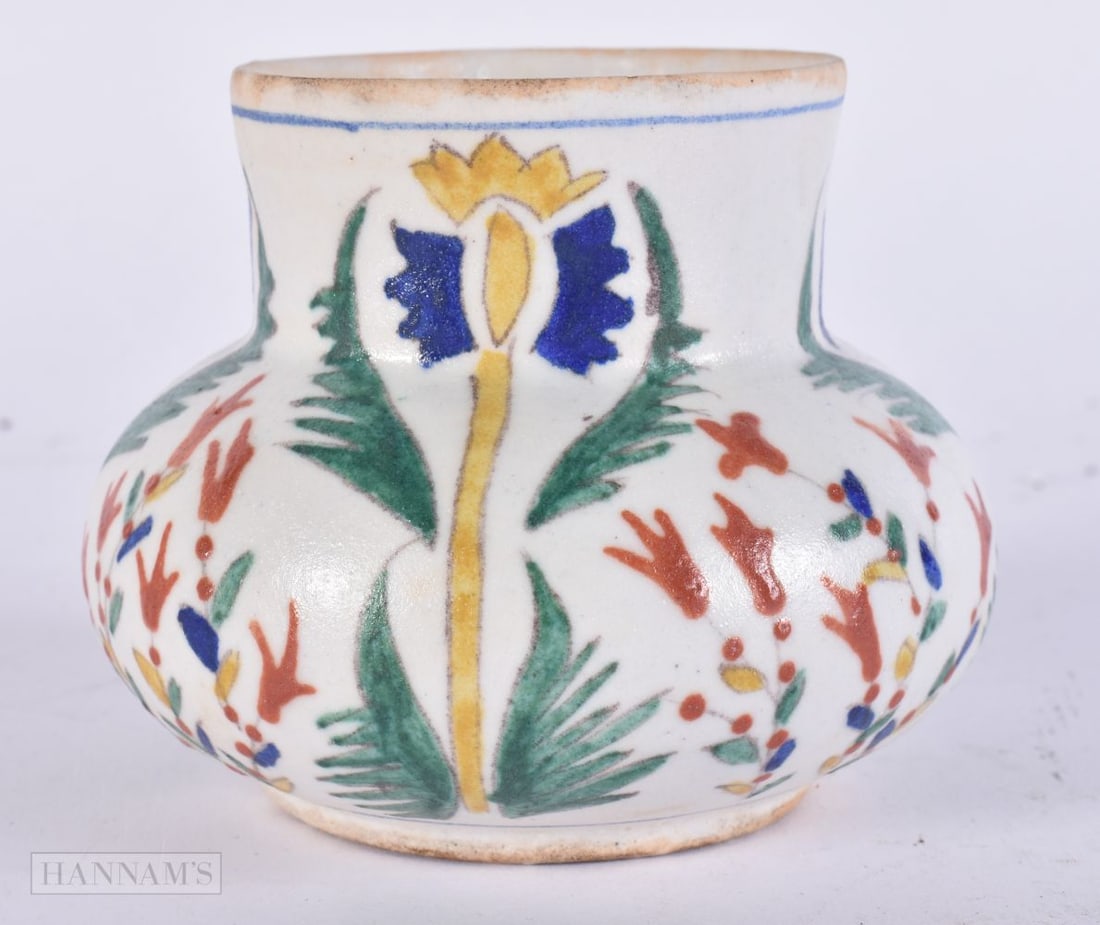 A TURKISH KUTAHYA BOWL. 8.75 cm x 9.5 cm.: A TURKISH KUTAHYA BOWL. 8.75 cm x 9.5 cm.