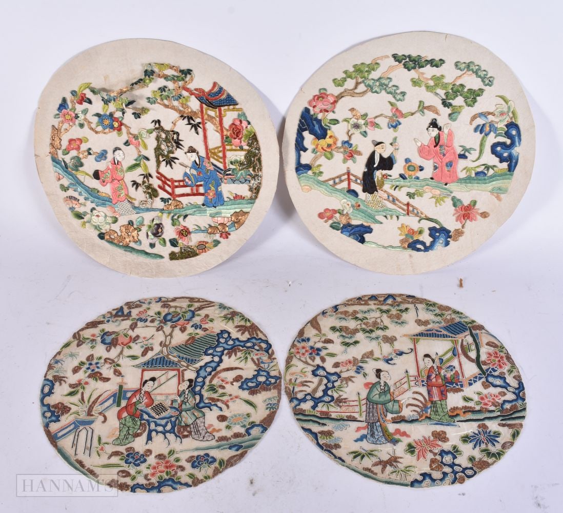 A SET OF FOUR 19TH CENTURY CHINESE SILK EMBROIDERED ROUNDELS Qing. 28 cm wide. (4): A SET OF FOUR 19TH CENTURY CHINESE SILK EMBROIDERED ROUNDELS Qing. 28 cm wide. (4)