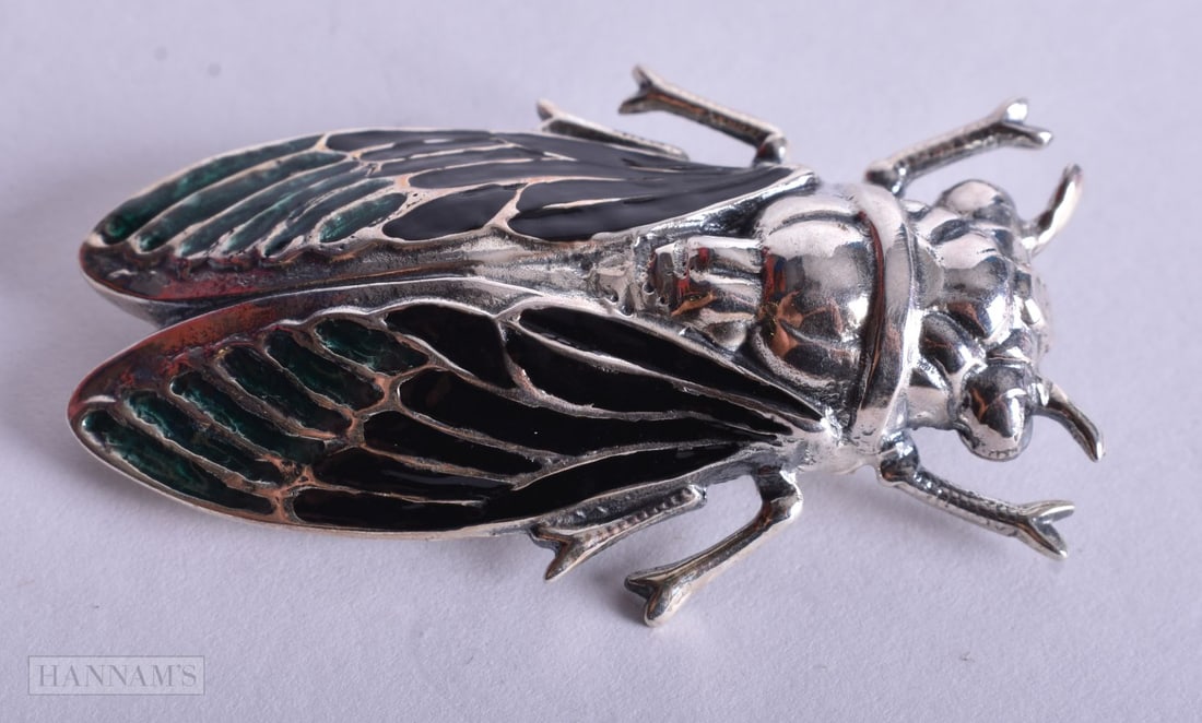 A SILVER AND ENAMEL BEETLE BROOCH. 11.8 grams. 5 cm x 3 cm.: A SILVER AND ENAMEL BEETLE BROOCH. 11.8 grams. 5 cm x 3 cm.