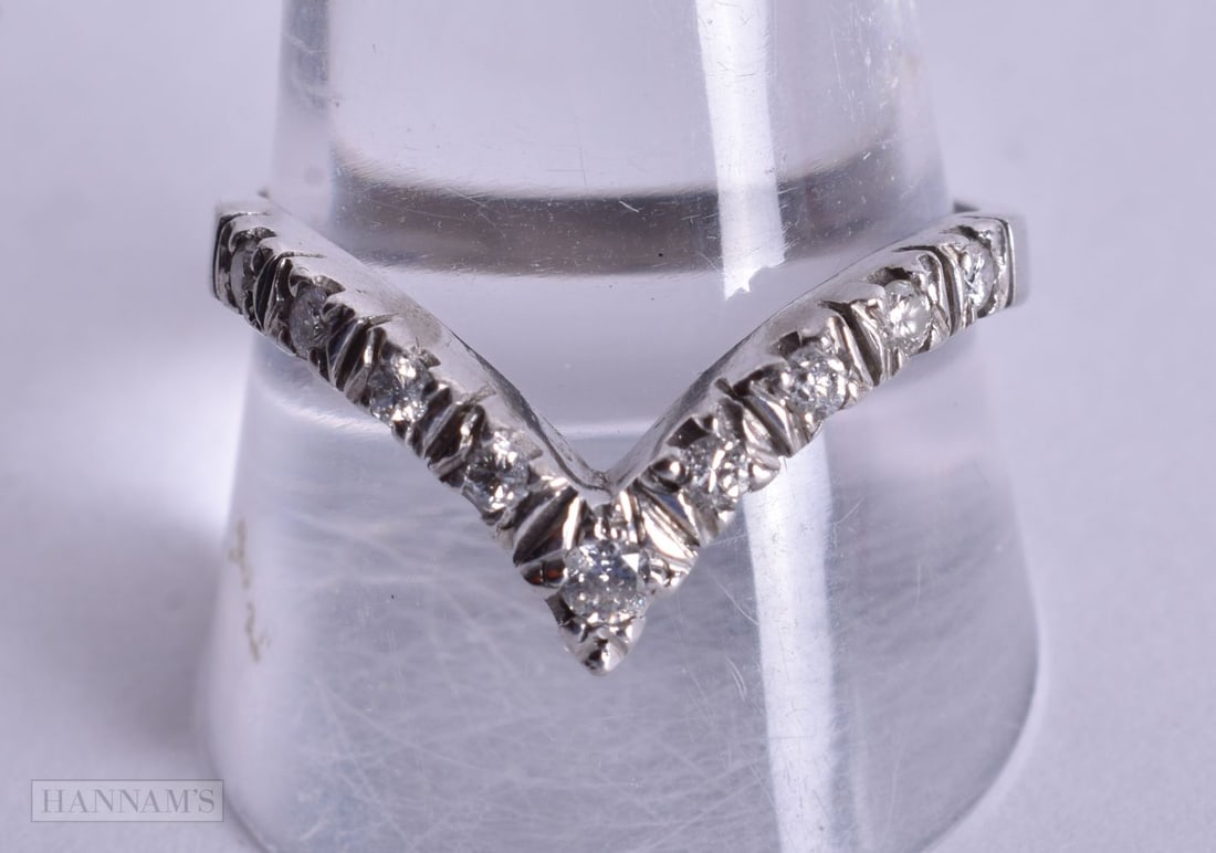 AN 18CT GOLD AND DIAMOND WISHBONE RING. 4.8 grams. U. (1 of 3)