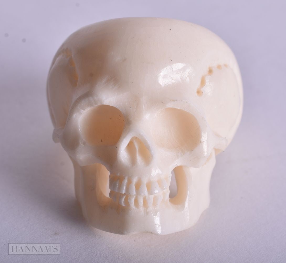 A MEMENTO MORI SKULL RING. R. (1 of 2)