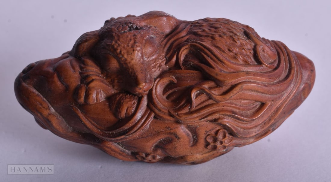 A JAPANESE WOOD FOX BOULDER. 8 cm x 4 cm.: A JAPANESE WOOD FOX BOULDER. 8 cm x 4 cm.