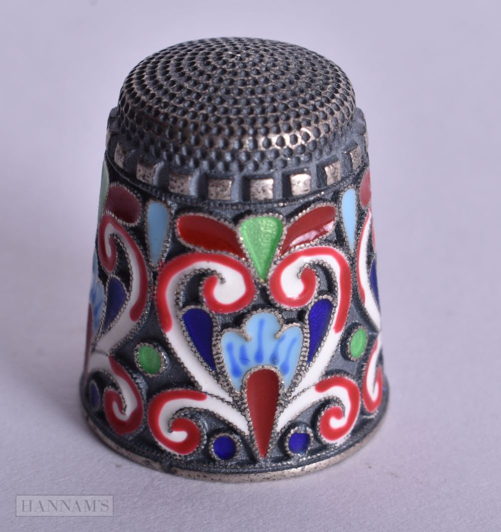 A CONTINENTAL SILVER AND ENAMEL THIMBLE. 10.6 grams. 2.25 cm x 1.75 cm. (1 of 3)