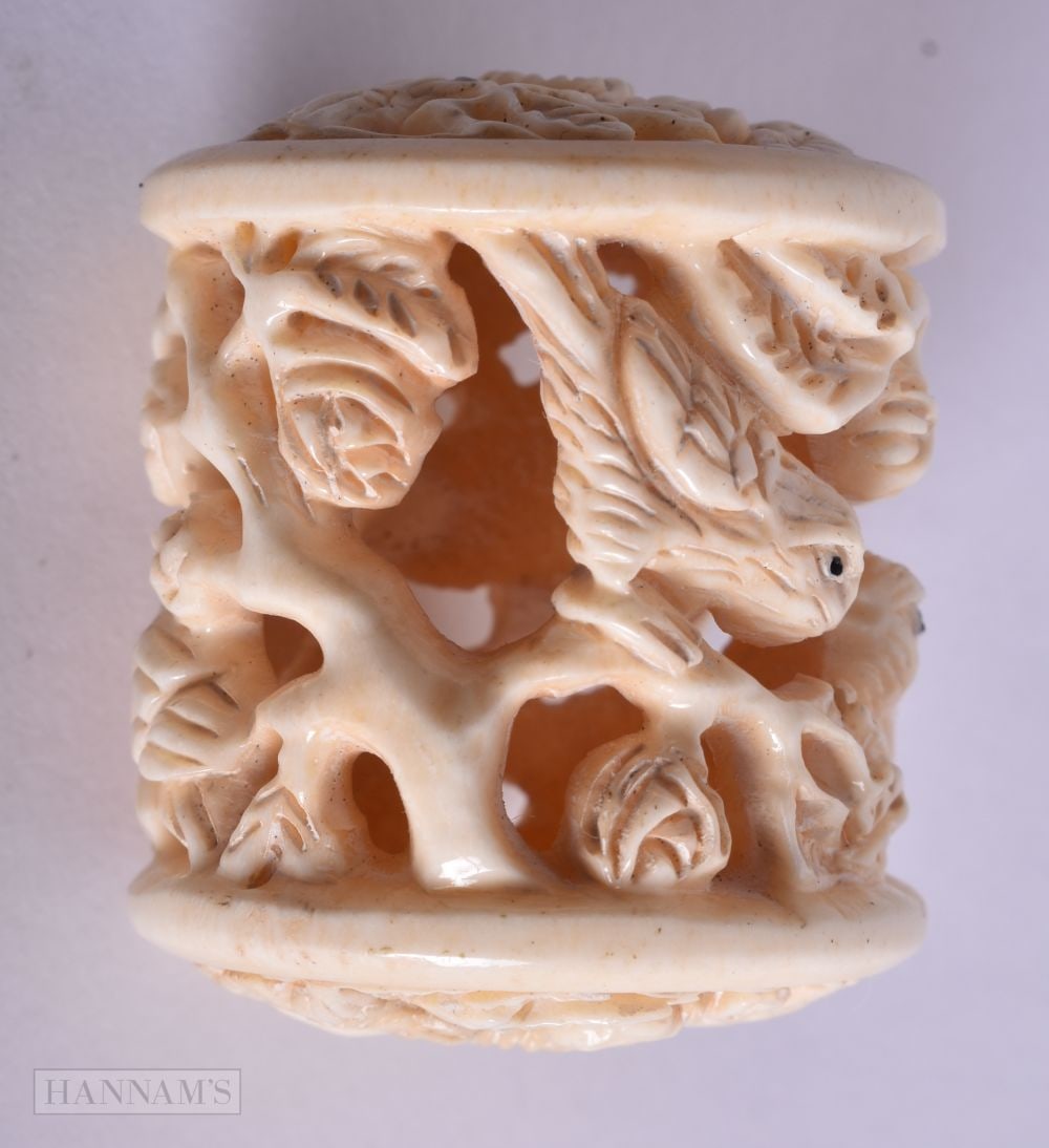 A CHINESE BONE BIRD CARVING. 3.5 cm x 3 cm.: A CHINESE BONE BIRD CARVING. 3.5 cm x 3 cm.