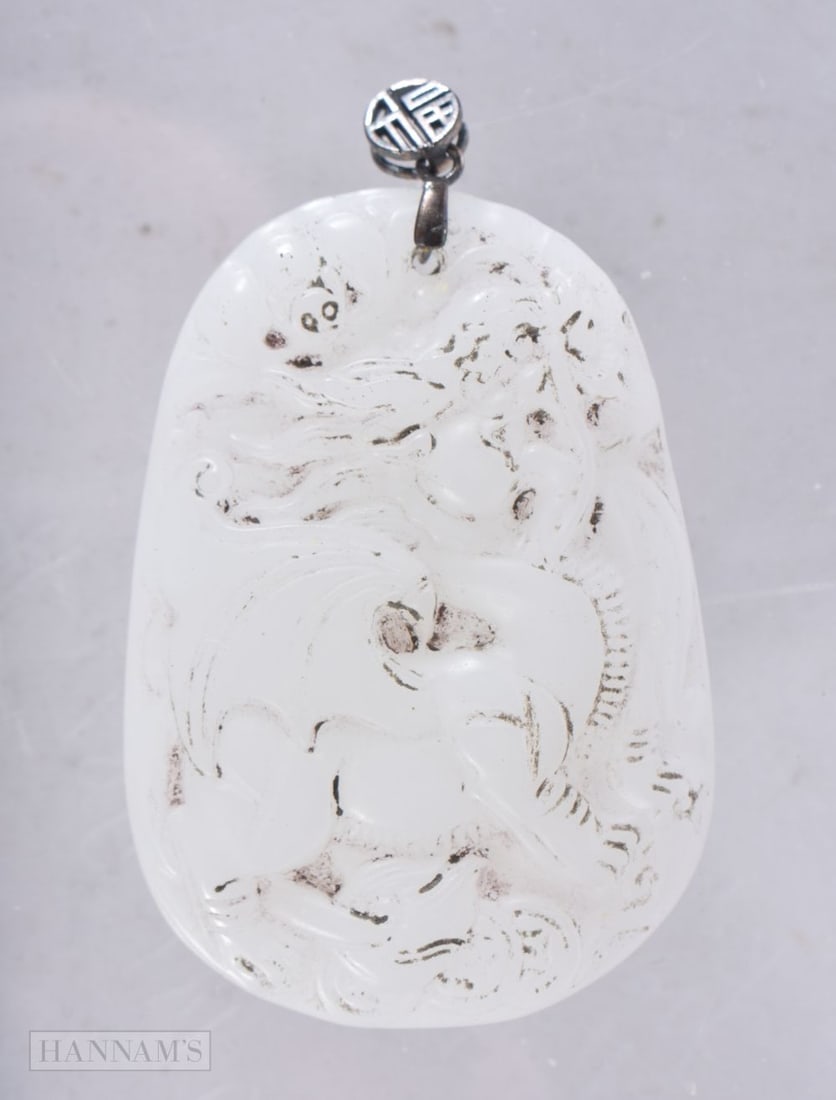 A CHINESE SILVER MOUNTED PENDANT. 5.5 cm x 3.75 cm.: A CHINESE SILVER MOUNTED PENDANT. 5.5 cm x 3.75 cm.