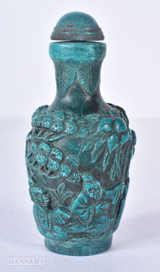 A CHINESE SNUFF BOTTLE. 9 cm x 4 cm.: A CHINESE SNUFF BOTTLE. 9 cm x 4 cm.