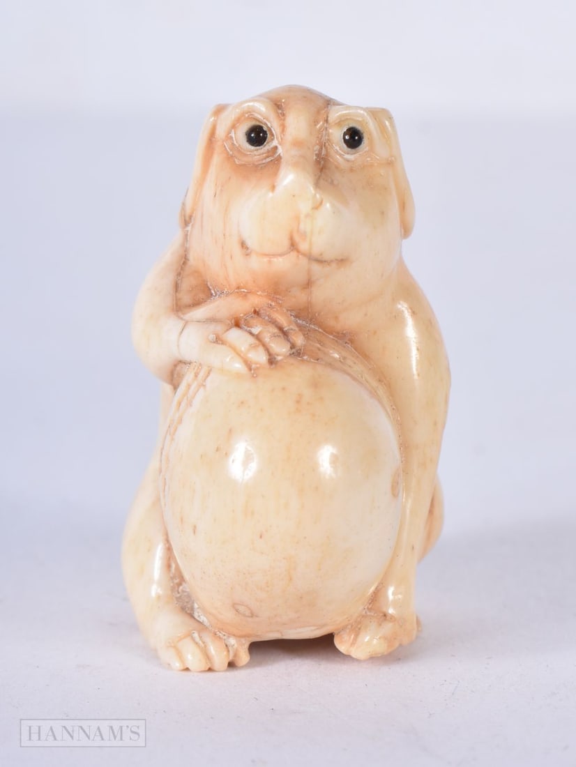A JAPANESE BONE DOG NETSUKE. 4.25 cm x 3.5 cm.: A JAPANESE BONE DOG NETSUKE. 4.25 cm x 3.5 cm.