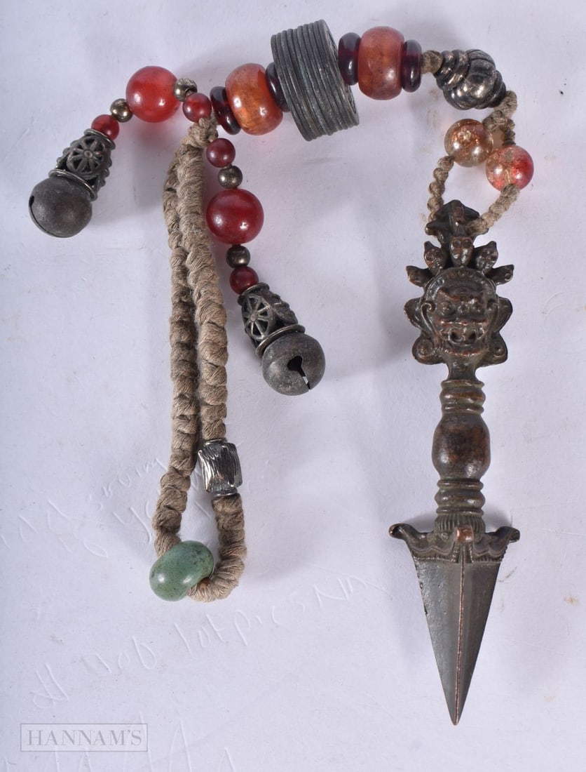 A TIBETAN NECKLACE. 30 cm long.: A TIBETAN NECKLACE. 30 cm long.