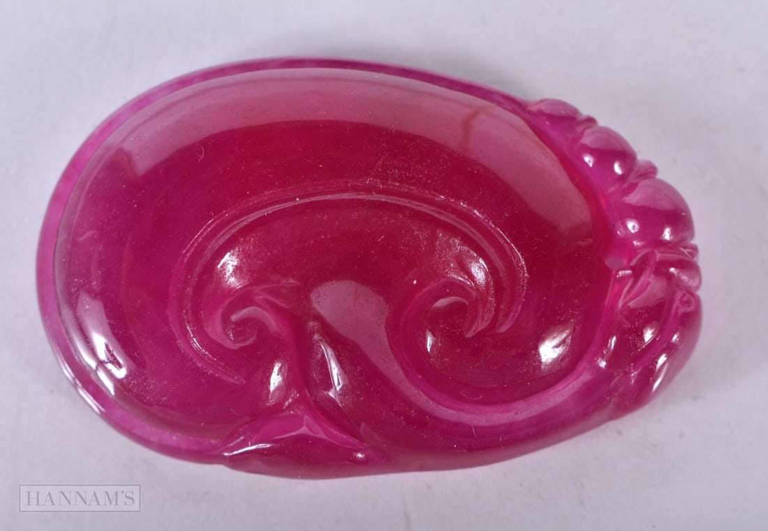 A CHINESE TOURMALINE PENDANT. 4.5 cm x 3 cm.: A CHINESE TOURMALINE PENDANT. 4.5 cm x 3 cm.