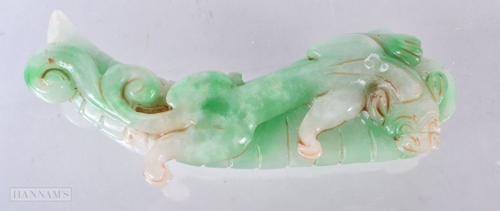 A CHINESE JADE BEAST. 10.25 cm x 3.25 cm.: A CHINESE JADE BEAST. 10.25 cm x 3.25 cm.