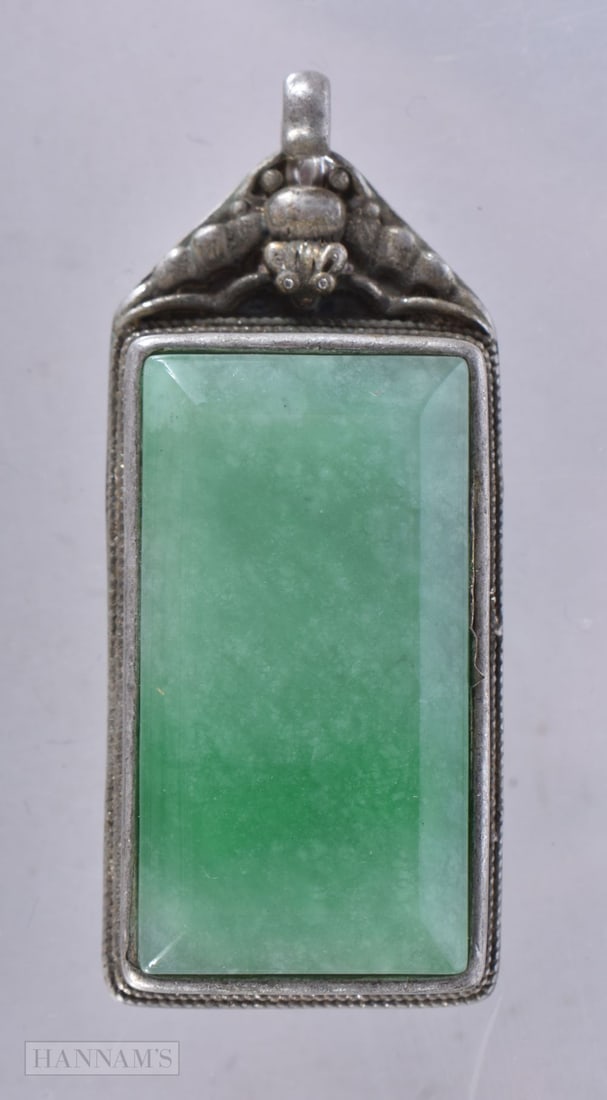 A CHINESE PENDANT. 22.7 grams. 5 cm x 2 cm.: A CHINESE PENDANT. 22.7 grams. 5 cm x 2 cm.