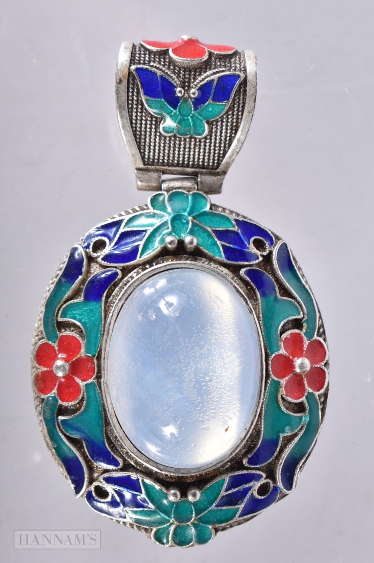 A CHINESE PENDANT. 25 grams. 5.25 cm x 3 cm.: A CHINESE PENDANT. 25 grams. 5.25 cm x 3 cm.