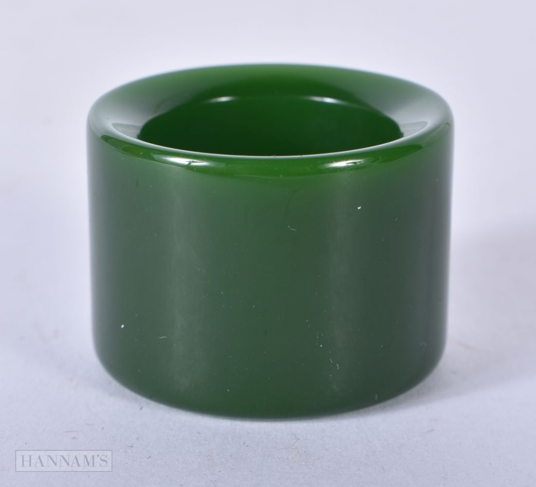 A CHINESE JADE ARCHERS RING. Z.: A CHINESE JADE ARCHERS RING. Z.