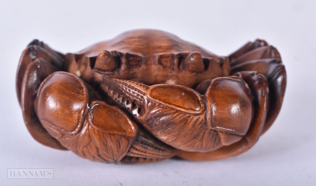 A JAPANESE WOOD CRAB. 7.5 cm x 5.5 cm. (1 of 3)