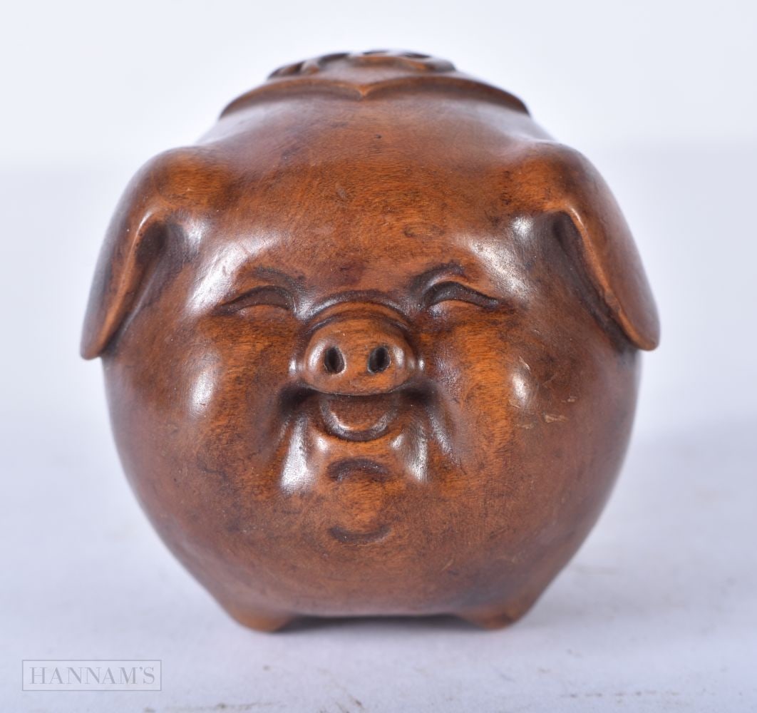 A JAPANESE WOOD PIG. 6 cm x 5 cm.: A JAPANESE WOOD PIG. 6 cm x 5 cm.