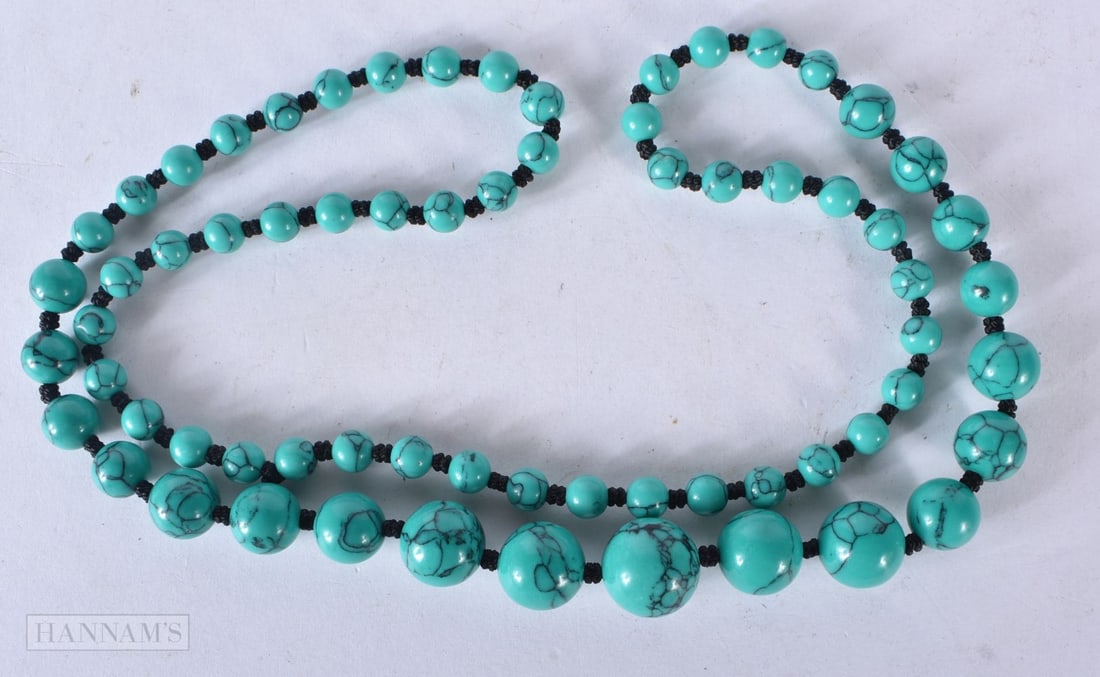 A CHINESE NECKLACE. 35 grams. 66 cm long.: A CHINESE NECKLACE. 35 grams. 66 cm long.