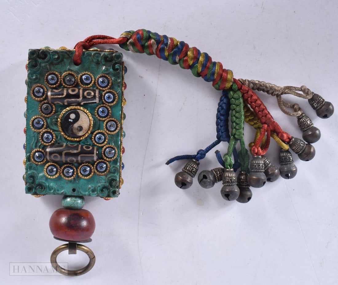 A TIBETAN NECKLACE. 63 cm long.: A TIBETAN NECKLACE. 63 cm long.
