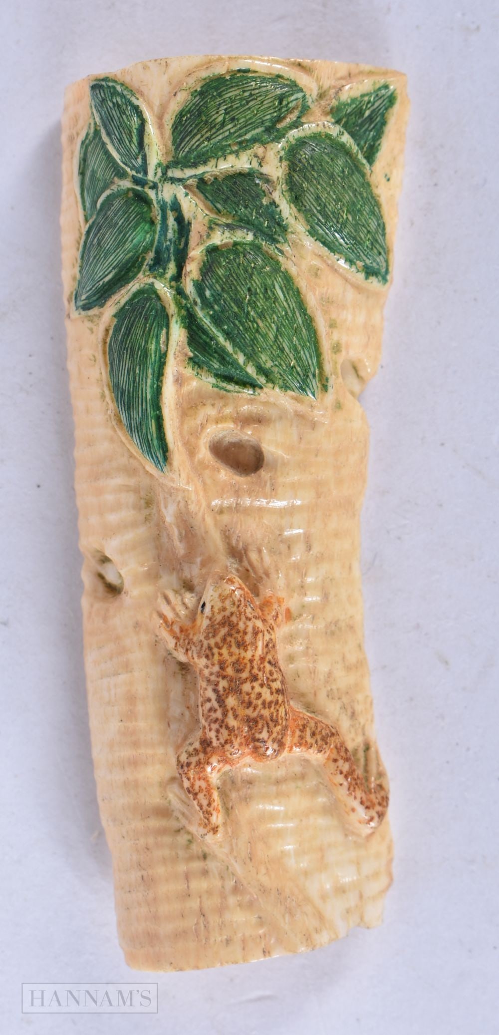 A CHINESE BONE FROG. 6.5 cm x 2.5 cm.: A CHINESE BONE FROG. 6.5 cm x 2.5 cm.