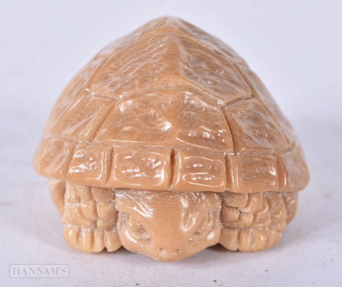 A JAPANESE TAG NUT NETSUKE. 3 cm x 2 cm.: A JAPANESE TAG NUT NETSUKE. 3 cm x 2 cm.