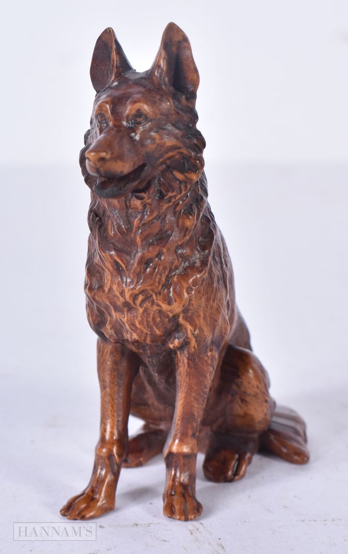 A JAPANESE WOOD DOG. 7.5 cm x 6 cm. (1 of 4)