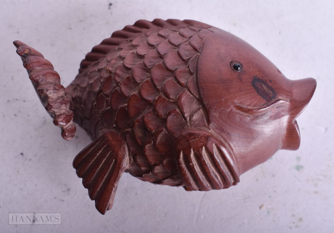 A JAPANESE WOOD FISH OKIMONO. 7.5 cm x 5.25 cm.: A JAPANESE WOOD FISH OKIMONO. 7.5 cm x 5.25 cm.