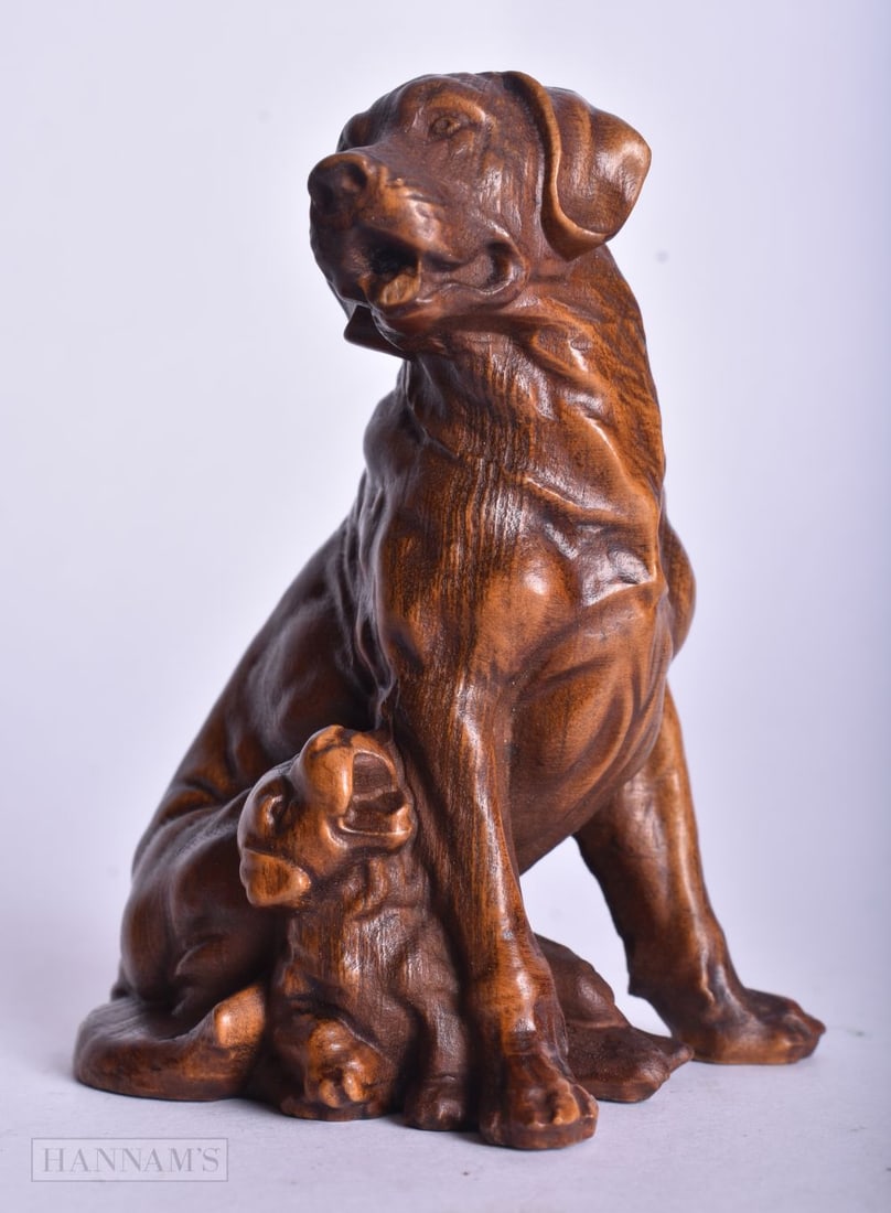 A CHINESE WOOD DOG. 8 cm x 5.25 cm. (1 of 2)