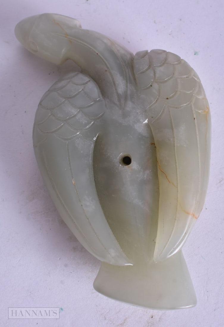 A CHINESE JADE BIRD. 118 grams. 9 cm x 5.5 cm.: A CHINESE JADE BIRD. 118 grams. 9 cm x 5.5 cm.