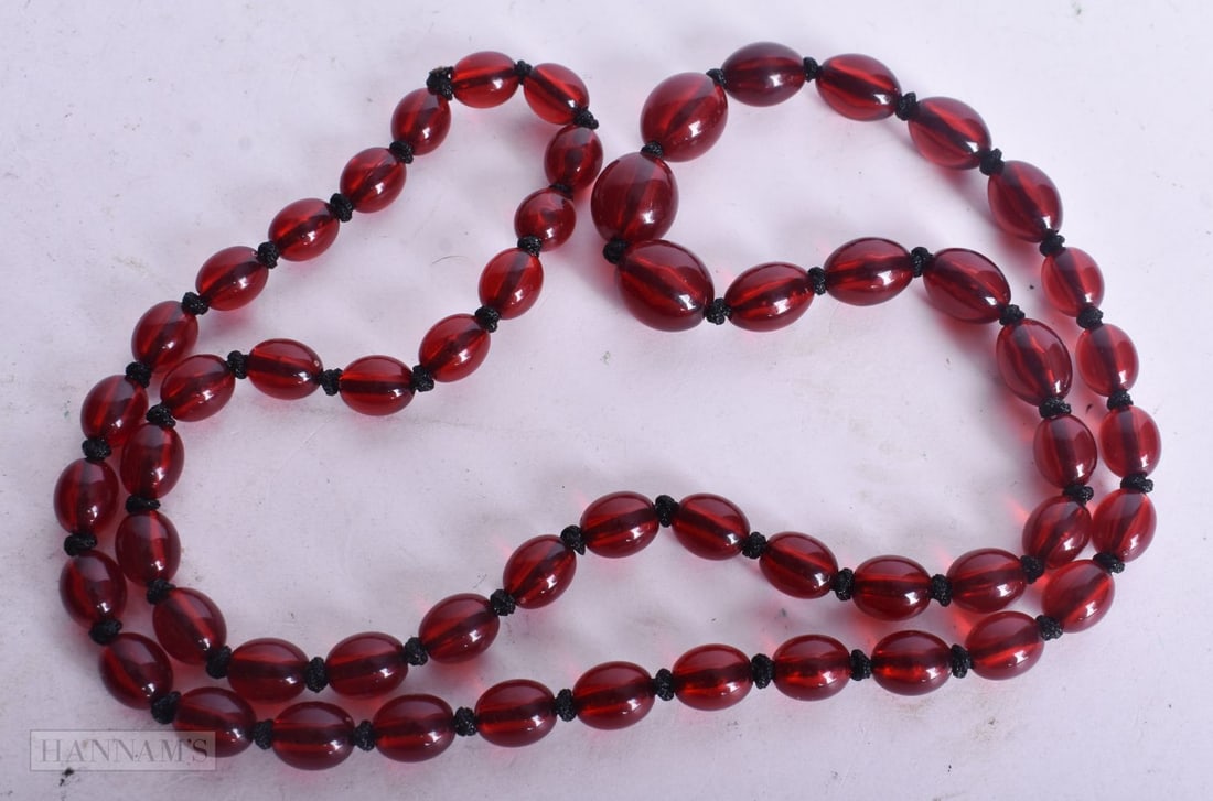 A BEAD NECKLACE. Untested. 21.4 grams. 68 cm long.: A BEAD NECKLACE. Untested. 21.4 grams. 68 cm long.