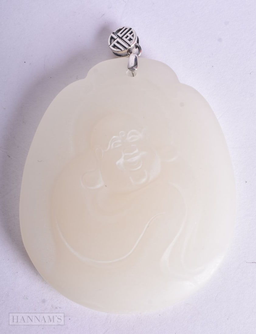 A CHINESE SILVER MOUNTED PENDANT. 6 cm x 4.5 cm.: A CHINESE SILVER MOUNTED PENDANT. 6 cm x 4.5 cm.