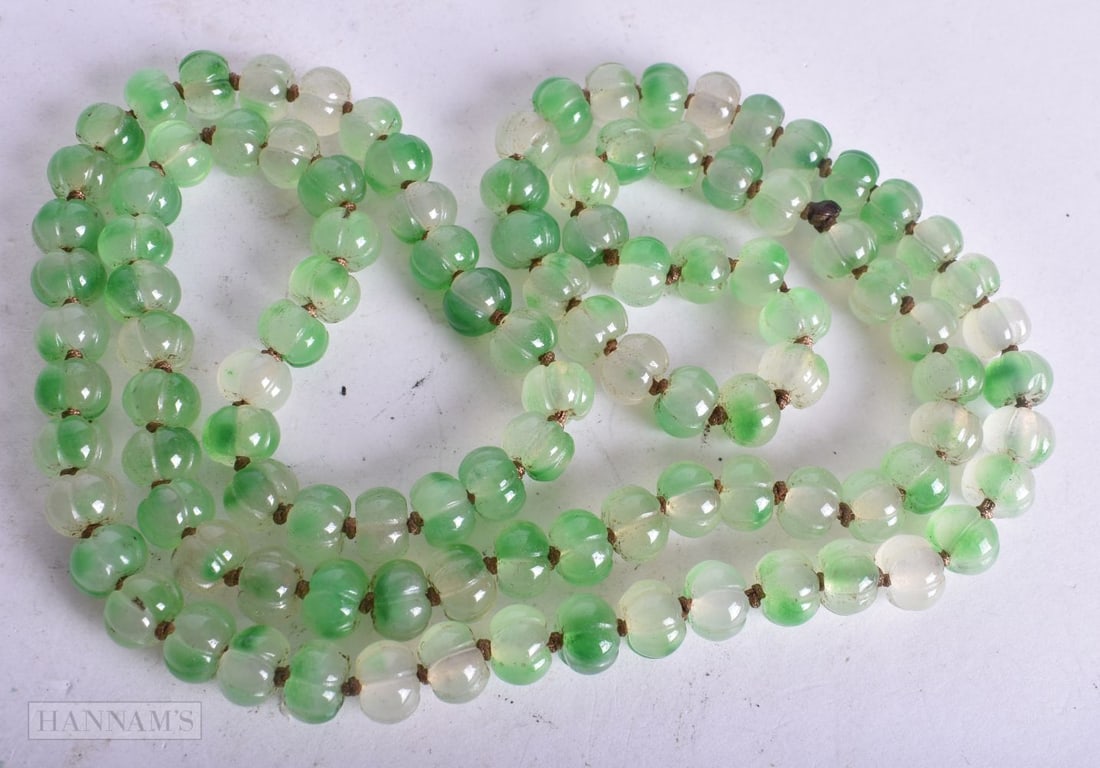 A CHINESE NECKLACE. 106 grams. 88 cm long.: A CHINESE NECKLACE. 106 grams. 88 cm long.
