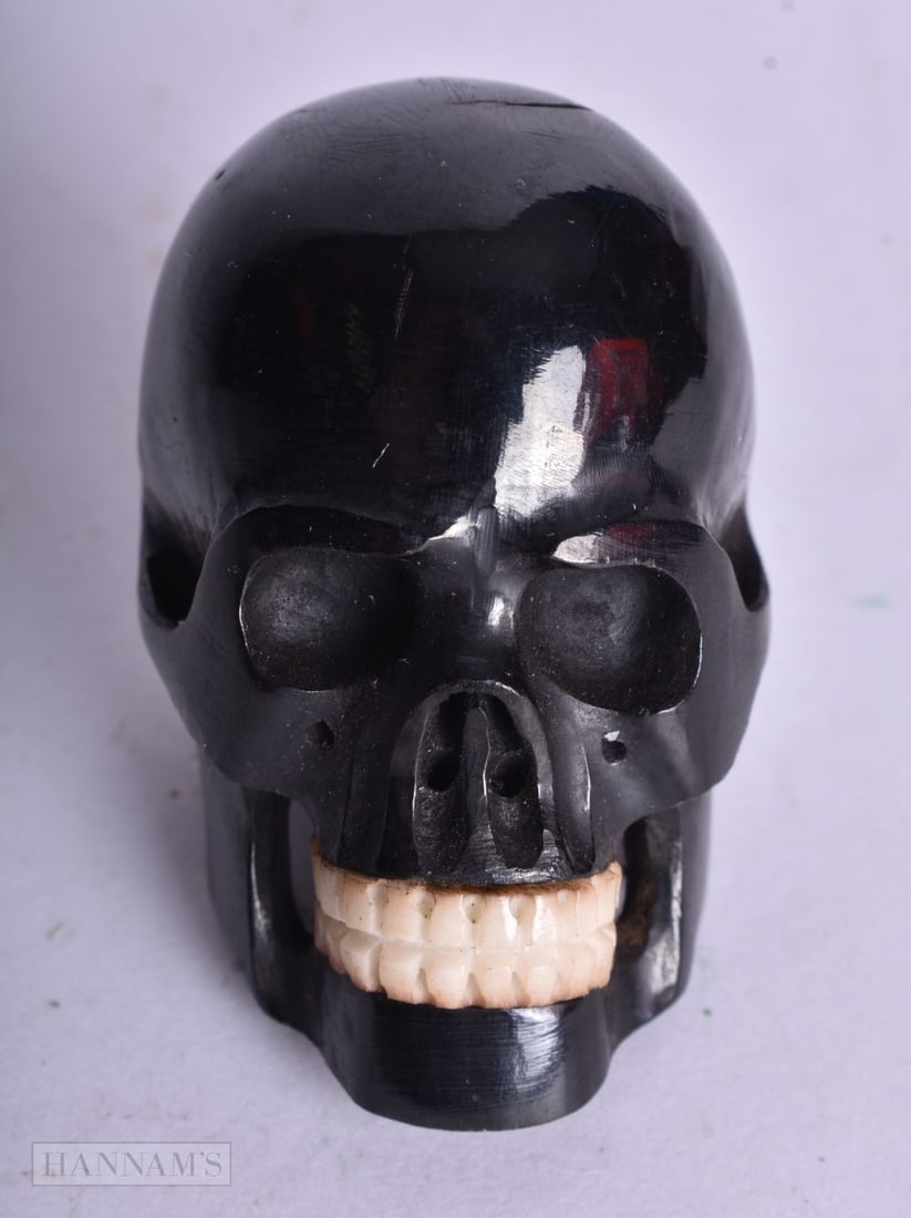 A MEMENTO MORI HORN SKULL. 4.75 cm x 3.5 cm.: A MEMENTO MORI HORN SKULL. 4.75 cm x 3.5 cm.