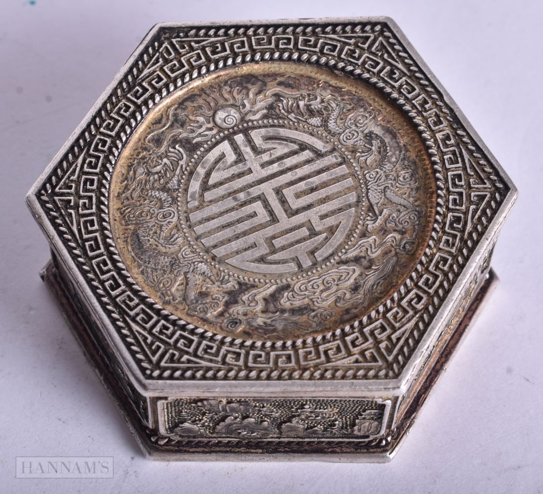A CHINESE WHITE METAL COIN BOX. 121 grams. 5.75 cm wide.: A CHINESE WHITE METAL COIN BOX. 121 grams. 5.75 cm wide.