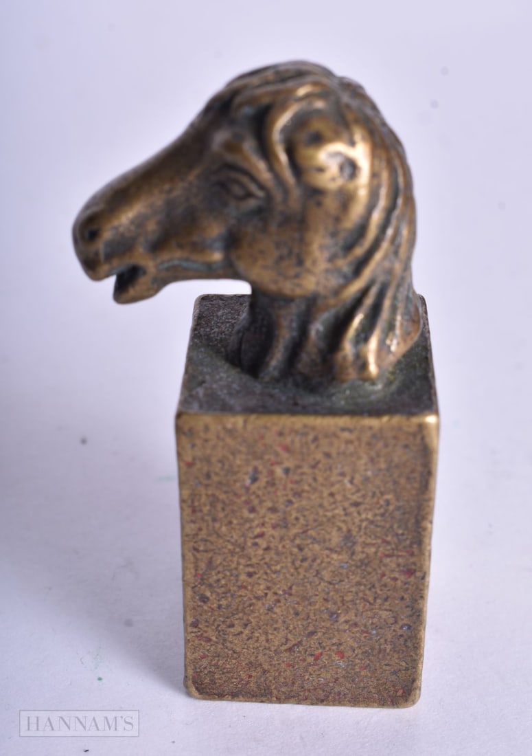 A CHINESE BRONZE SEAL. 112 grams. 5 cm x 2.75 cm.: A CHINESE BRONZE SEAL. 112 grams. 5 cm x 2.75 cm.