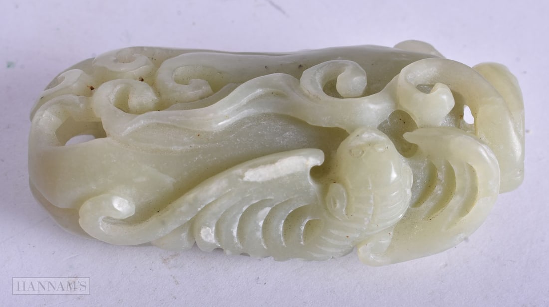 A CHINESE RETICULATED JADE FINGER CITRON. 80 grams. 7.25 cm. 3.5 cm.: A CHINESE RETICULATED JADE FINGER CITRON. 80 grams. 7.25 cm. 3.5 cm.