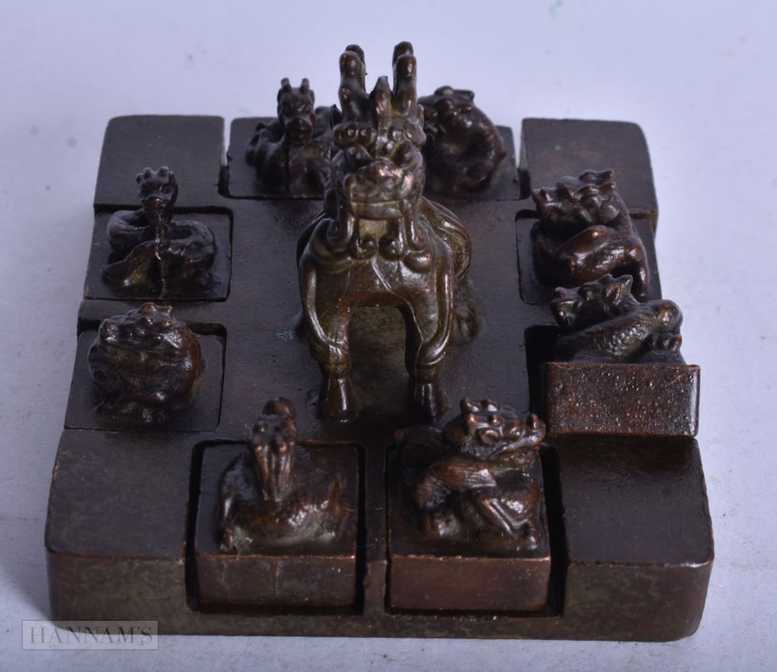 A CHINESE BRONZE SEAL SET. 9 cm x 8 cm.: A CHINESE BRONZE SEAL SET. 9 cm x 8 cm.