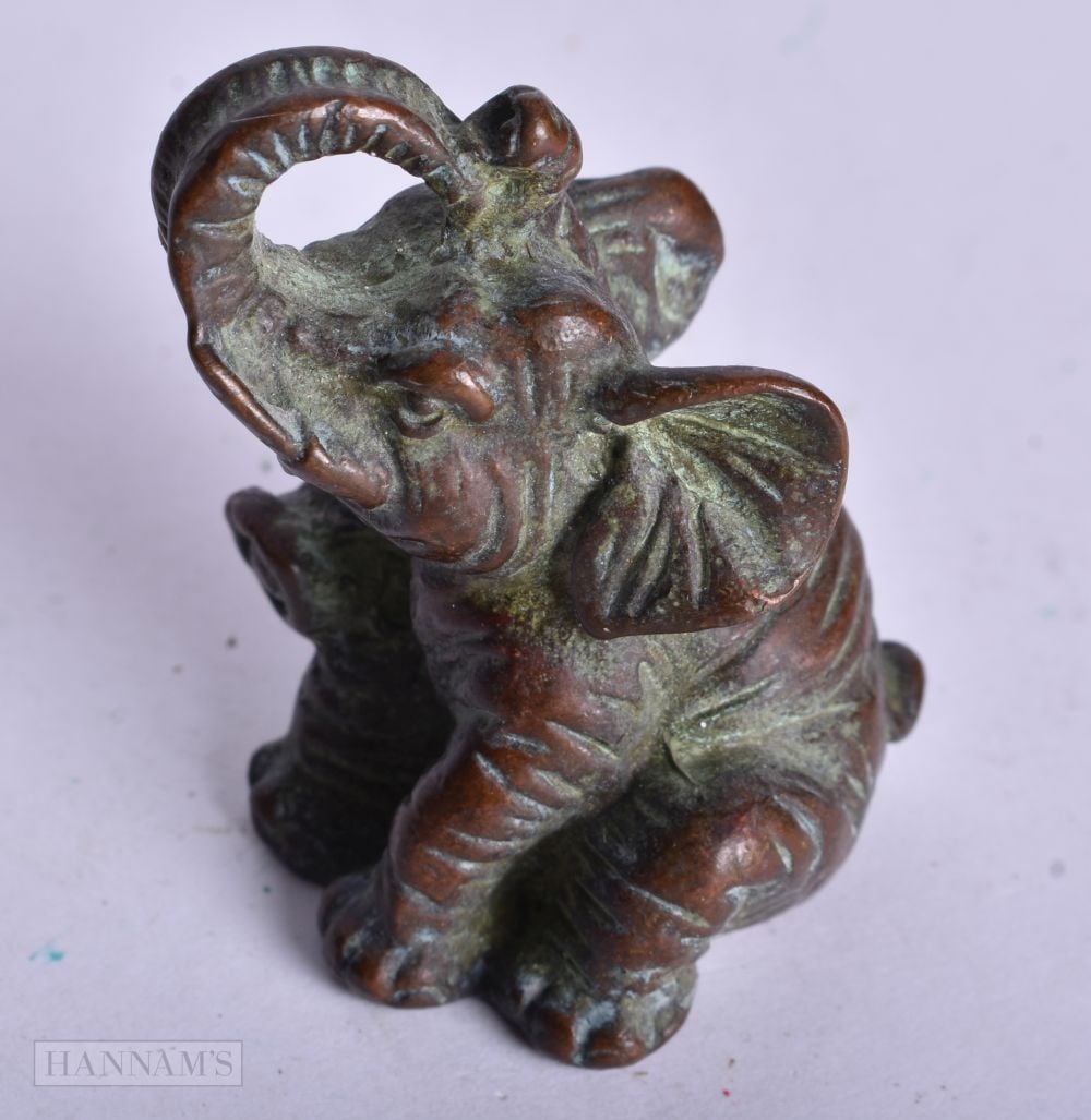 A CHINESE BRONZE ELEPHANT. 5 cm x 4 cm.: A CHINESE BRONZE ELEPHANT. 5 cm x 4 cm.