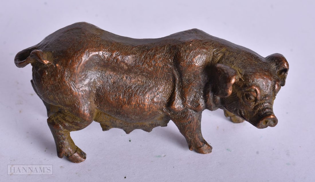 A CHINESE BRONZE PIG. 7.5 cm x 3.5 cm. (1 of 4)