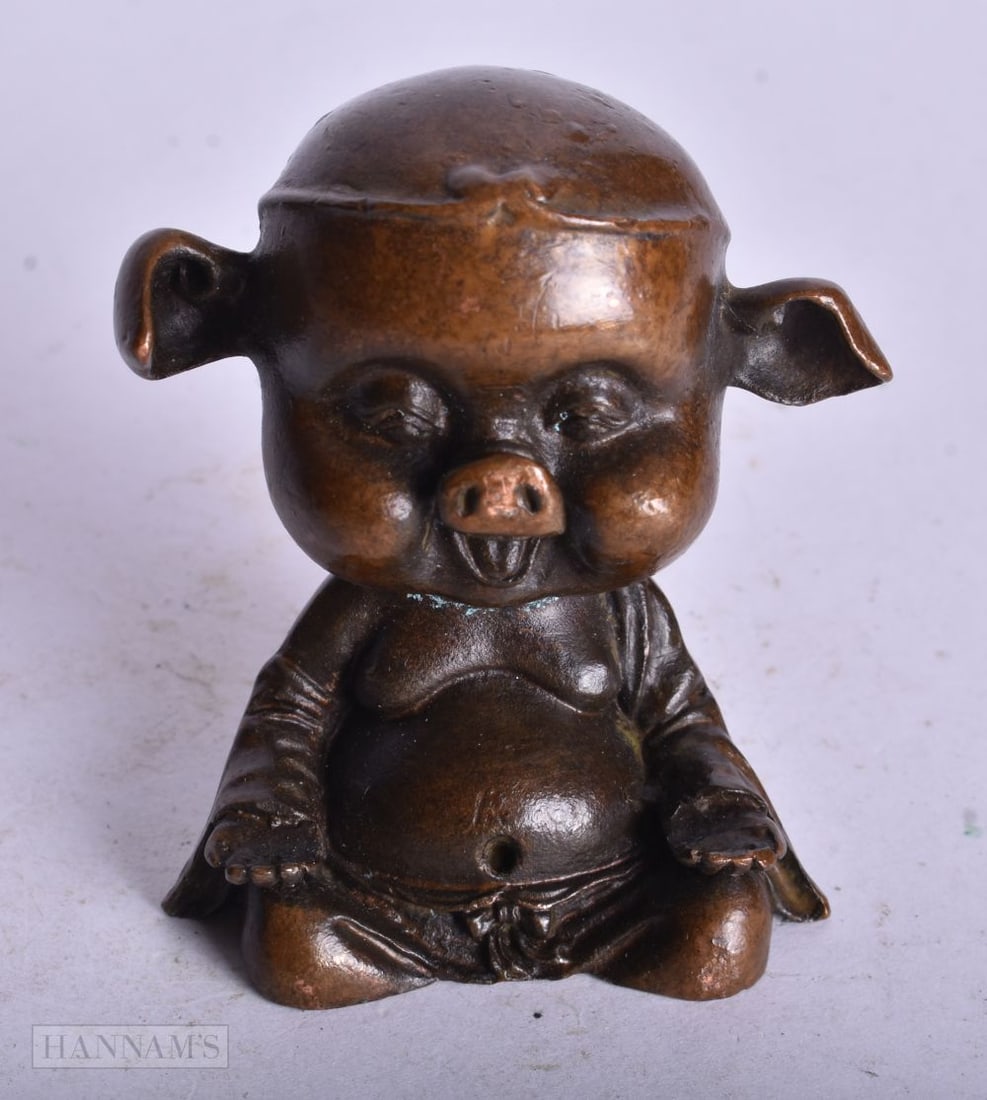 A CHINESE BRONZE PIG. 6 cm x 5.5 cm.: A CHINESE BRONZE PIG. 6 cm x 5.5 cm.