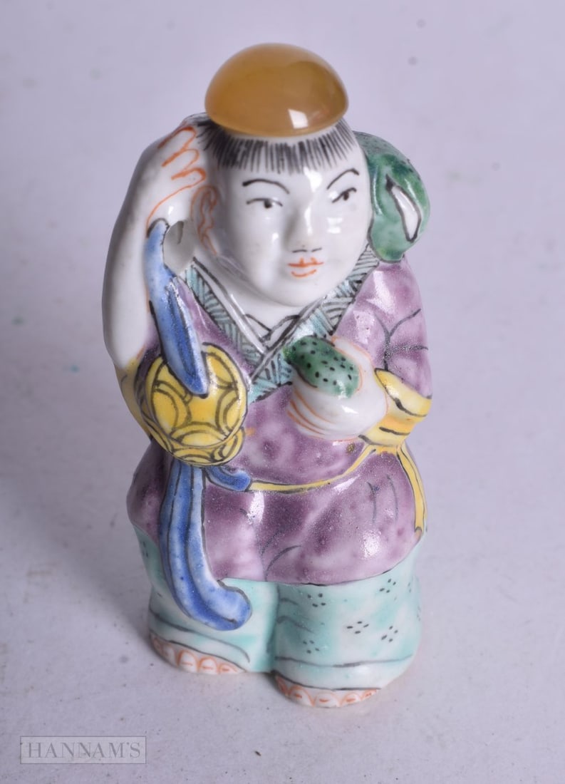A CHINESE PORCELAIN SCENT BOTTLE. 8 cm high. (1 of 4)