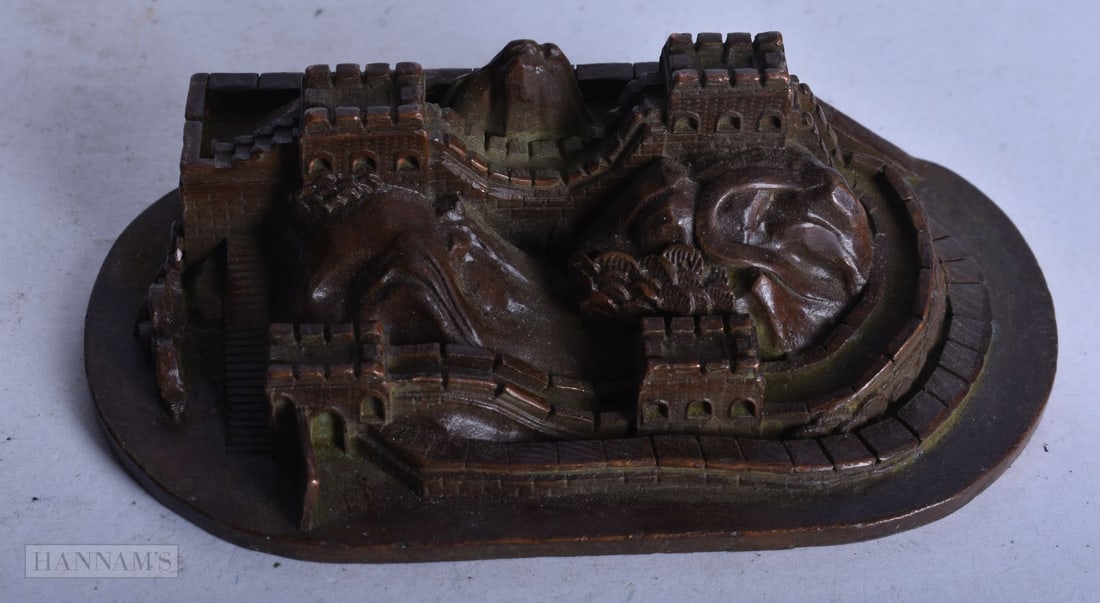 A CHINESE BRONZE GREAT WALL. 10.5 cm wide. (1 of 4)