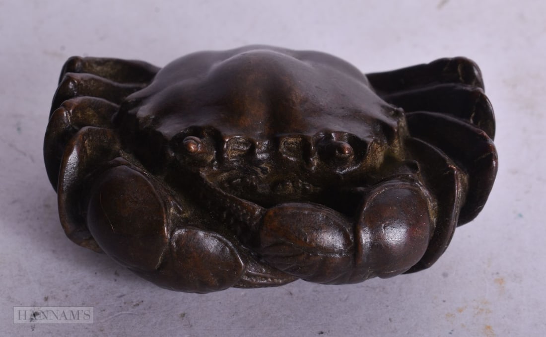 A JAPANESE BRONZE CRAB. 7.25 cm x 5 cm.: A JAPANESE BRONZE CRAB. 7.25 cm x 5 cm.