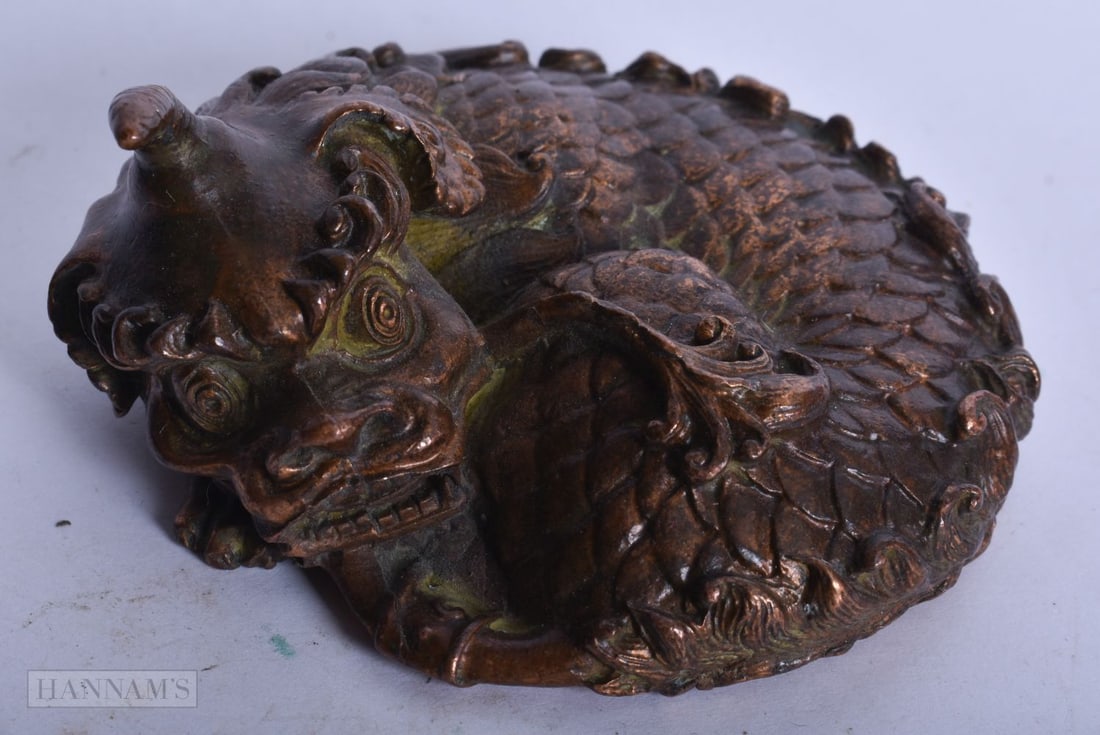 A CHINESE BRONZE BEAST. 8.5 cm x 7.5 cm.: A CHINESE BRONZE BEAST. 8.5 cm x 7.5 cm.